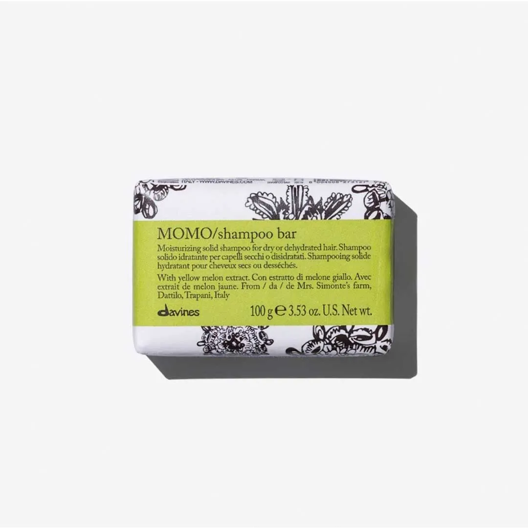 Davines MOMO Shampoo Bar në paketimin origjinal Davines për kujdes profesional të flokëve