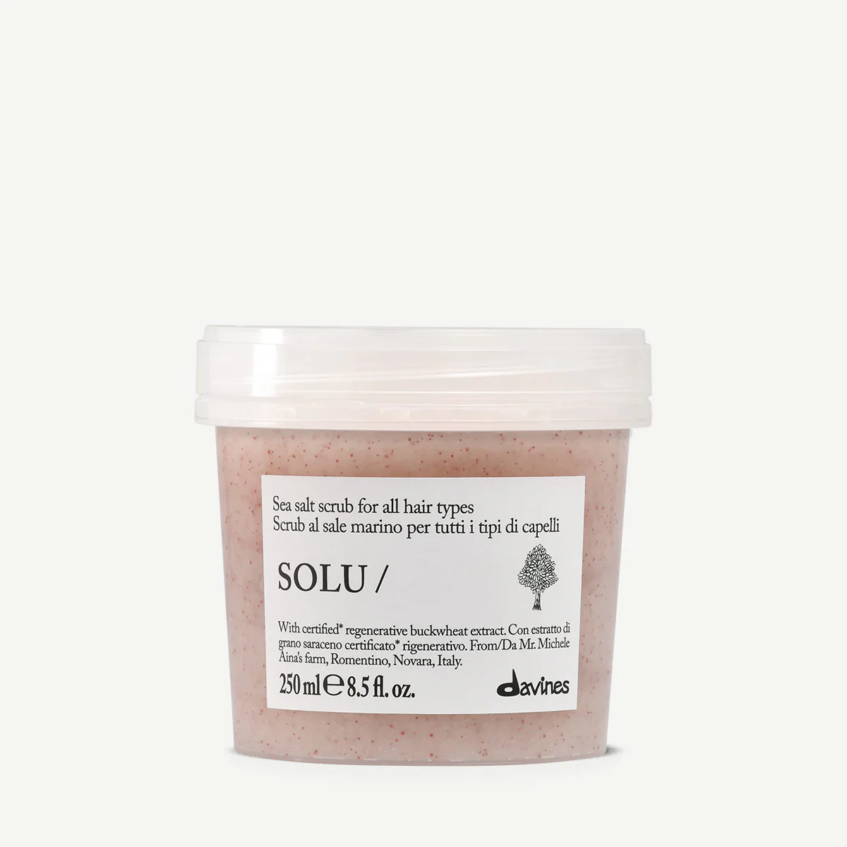 Davines SOLU Sea Salt Scrub Cleanser për skalp dhe flokë që kërkojnë pastrim më intensiv dhe rutinë të synuar sipas tipit të flokut ose skalpit