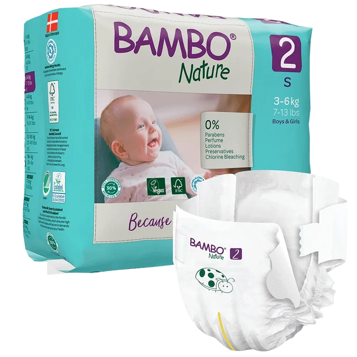 Bambo Nature Diapers Size 2, paketim me 30 pelena për bebe 3–6 kg, me bërthamë absorbuese dhe materiale të buta.