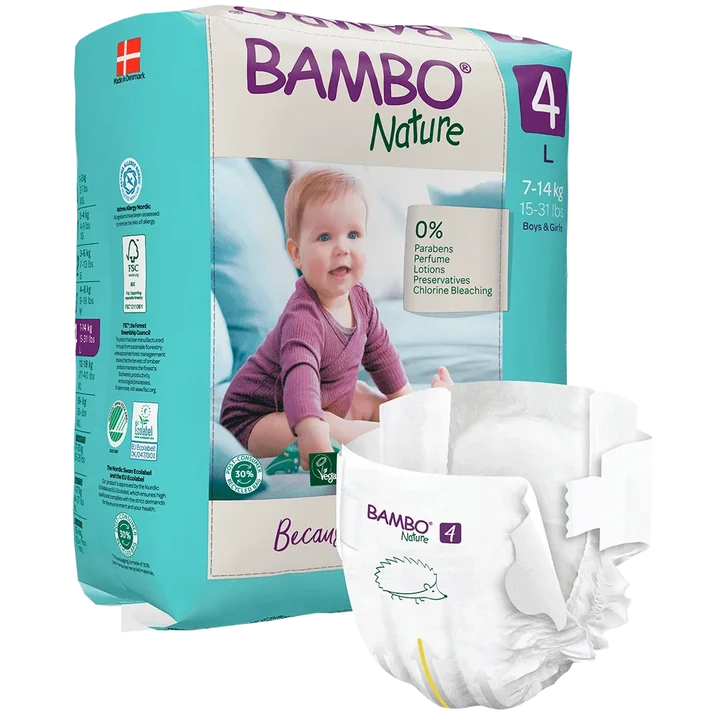 Bambo Nature Diapers Size 4, paketim me 24 pelena për bebe 7–14 kg, me bërthamë absorbuese dhe materiale të buta.