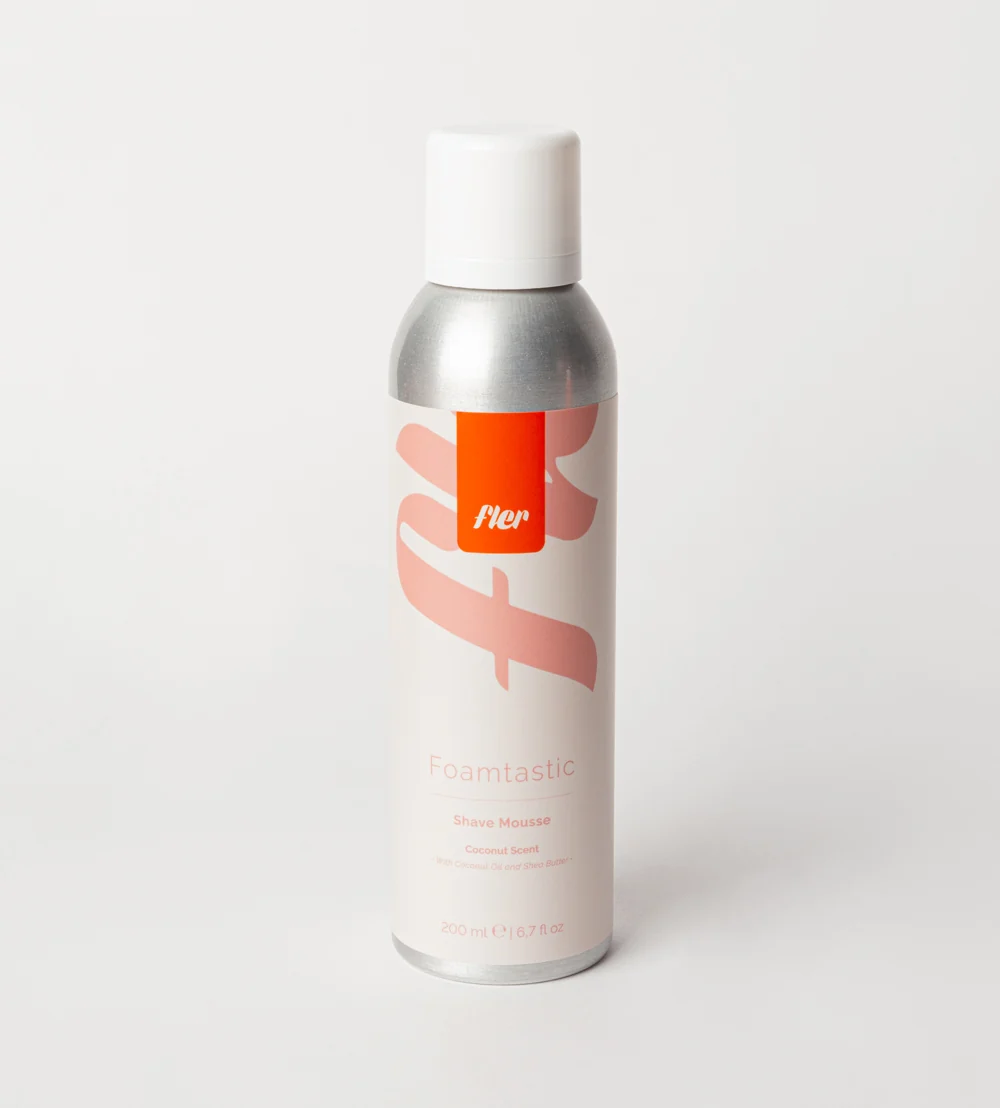 Fler Foamtastic Coconut, mousse për rruajtjen e trupit me vaj kokosi, shea butter, vaj jojoba dhe vaj bajame.
